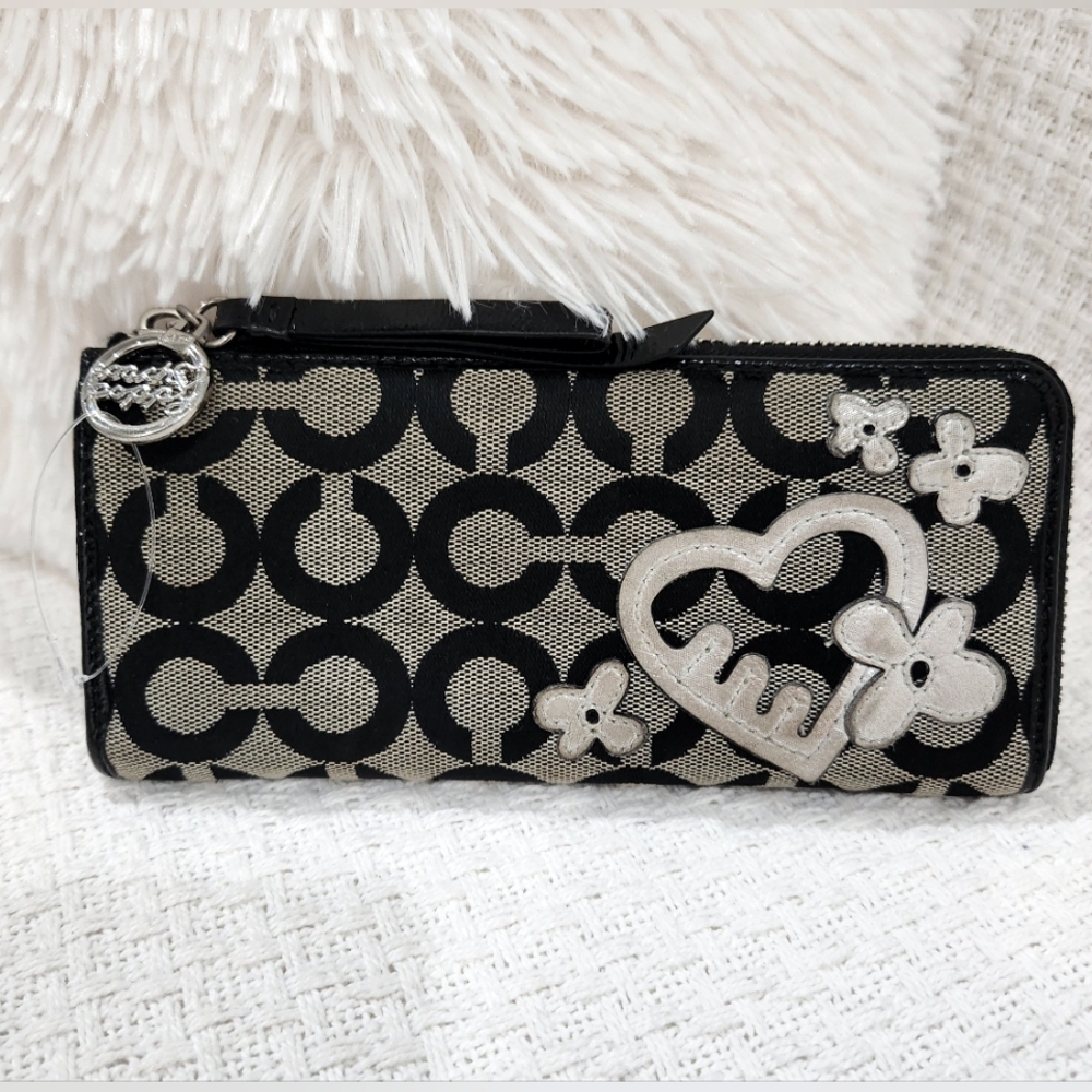 Coach Poppy Black and Cream Long Wallet